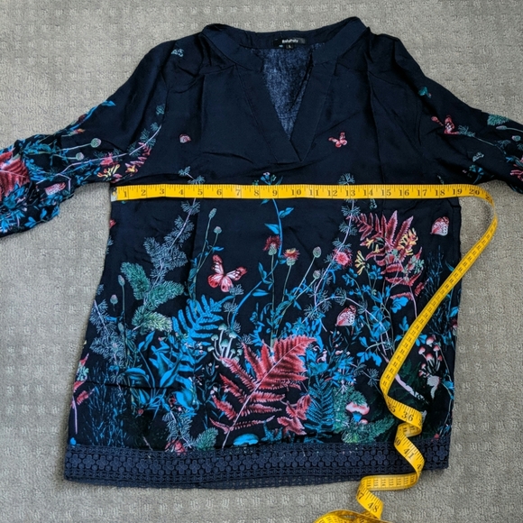 Light Weight Butterfly and Flower Top - Picture 6 of 8